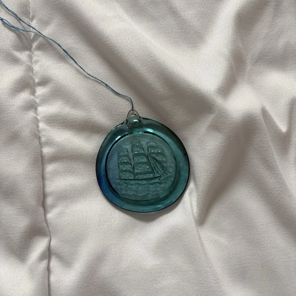 Vintage Sun Catcher Nautical Theme Blue‎ Boat Sailboat Beach Summer 80s 90s